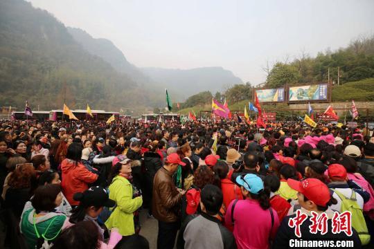 “三八節”女游客免票張家界武陵源核心景區鬧熱春游