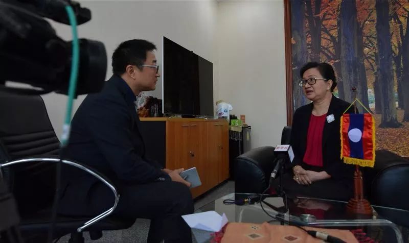 不忘初心同窗情 | 記習(xí)近平會見老撾奔舍那家族友人