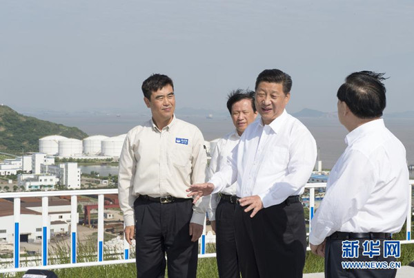 2015年5月25日至27日，中共中央總書記、國家主席、中央軍委主席習(xí)近平在浙江考察調(diào)研。這是5月25日下午，習(xí)近平在岙山國家戰(zhàn)略石油儲備基地視察。新華社記者謝環(huán)馳攝