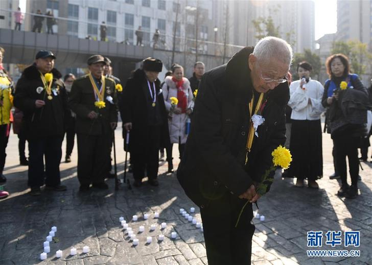 （社會）（1）抗戰老兵在南京祭奠遇難同胞