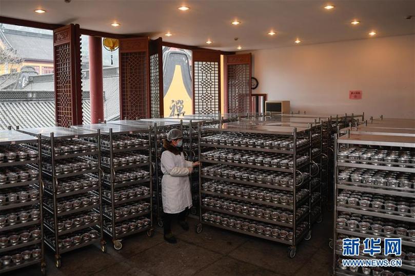 （社會）（1）杭州靈隱寺開熬臘八粥 將免費發放30萬份