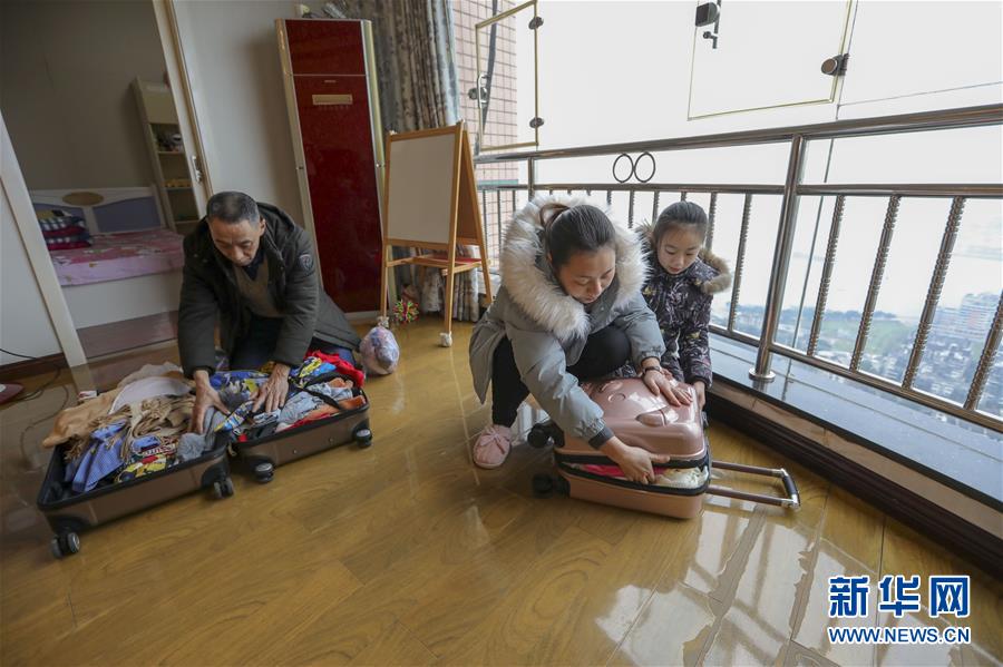 （新春走基層·圖片故事）（2）跨越2000公里的團圓路