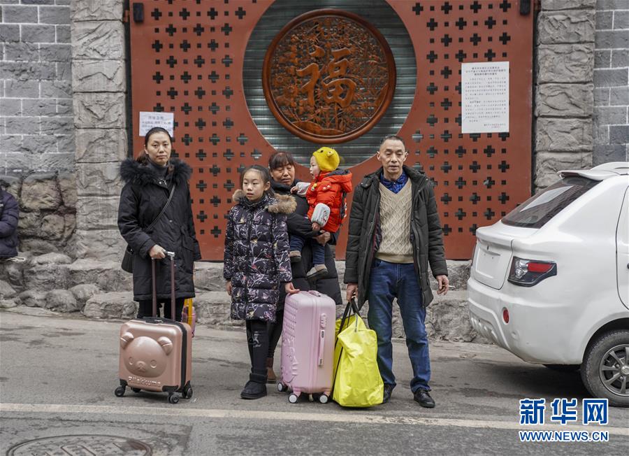 （新春走基層·圖片故事）（3）跨越2000公里的團(tuán)圓路
