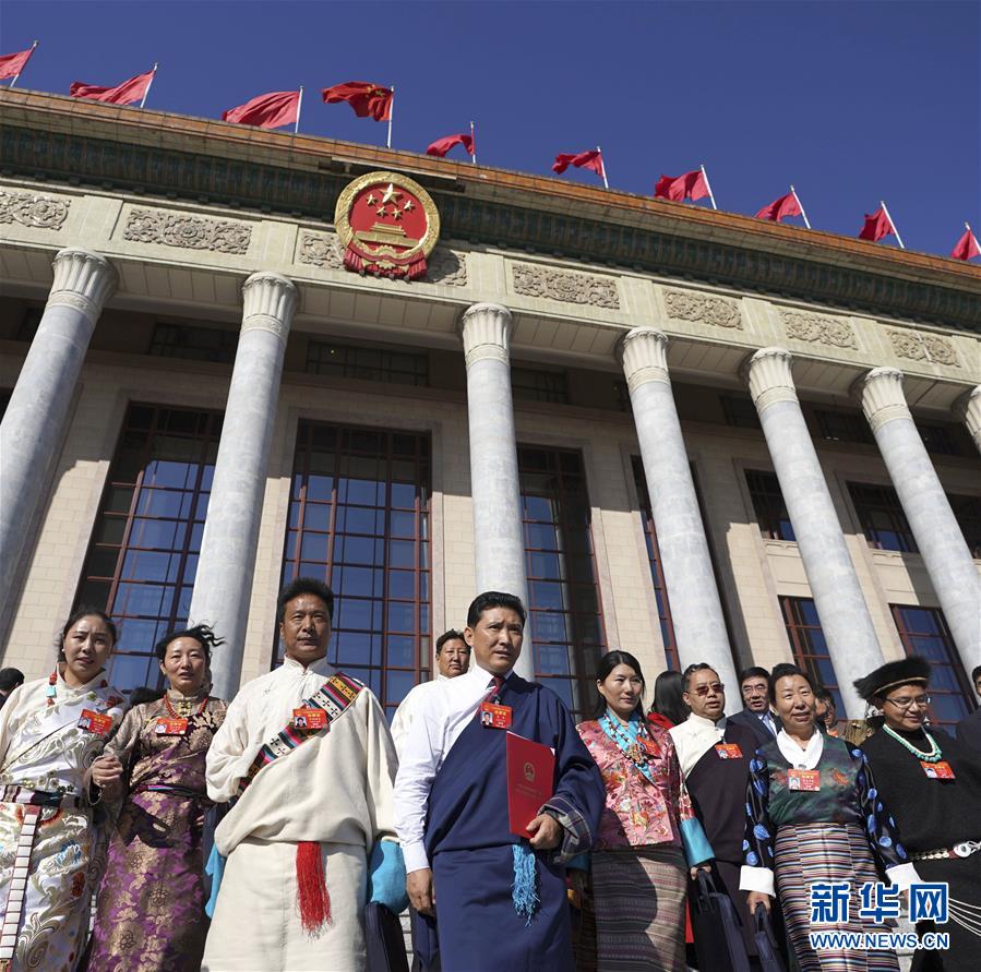 （兩會(huì)）（17）十三屆全國(guó)人大二次會(huì)議在北京閉幕
