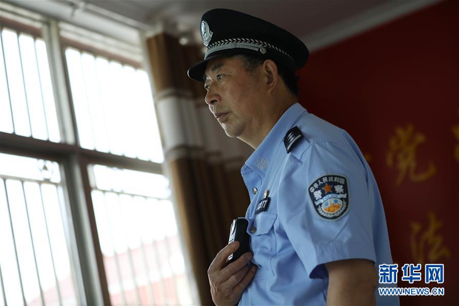 （圖片故事）（1）李樹干:最有“面子”的“農民警察”