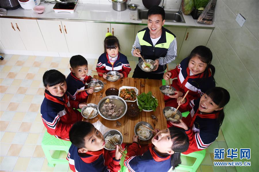 （圖片故事）（1）一師一校的堅守