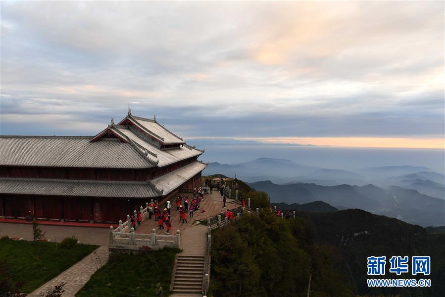 （美麗中國）（1）峨眉山景色秀美