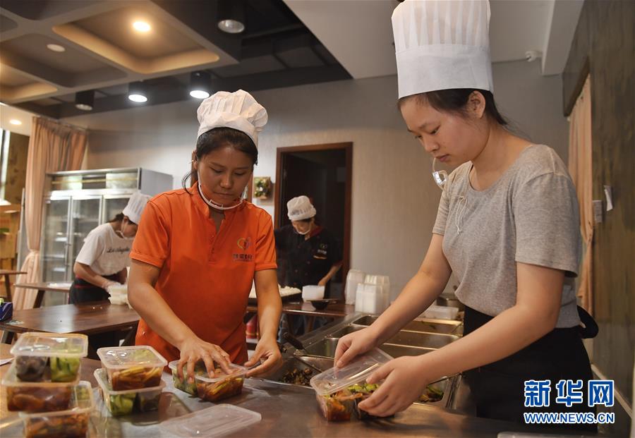（圖片故事）（1）“無(wú)聲外賣(mài)”托起自食其力生活希望