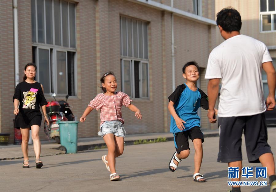 （圖片故事）（1）“熾熱”的團聚