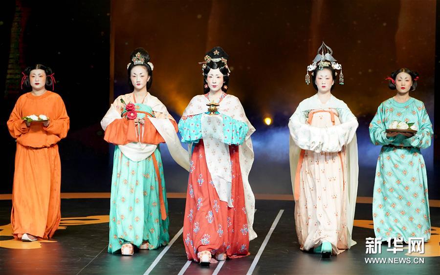 （新華視界）（2）《絕色敦煌之夜》文藝演出在敦煌舉行