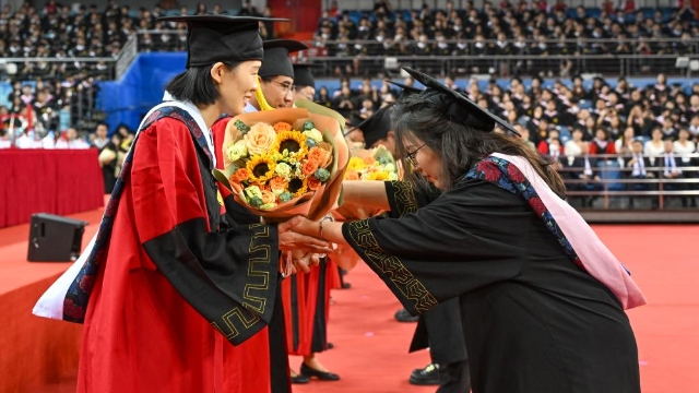 北京大學(xué)2025年本科生畢業(yè)典禮暨學(xué)位授予儀式舉行