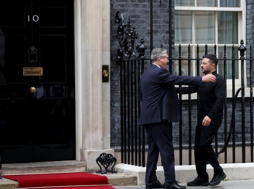 英國首相斯塔默會(huì)見烏克蘭總統(tǒng)澤連斯基