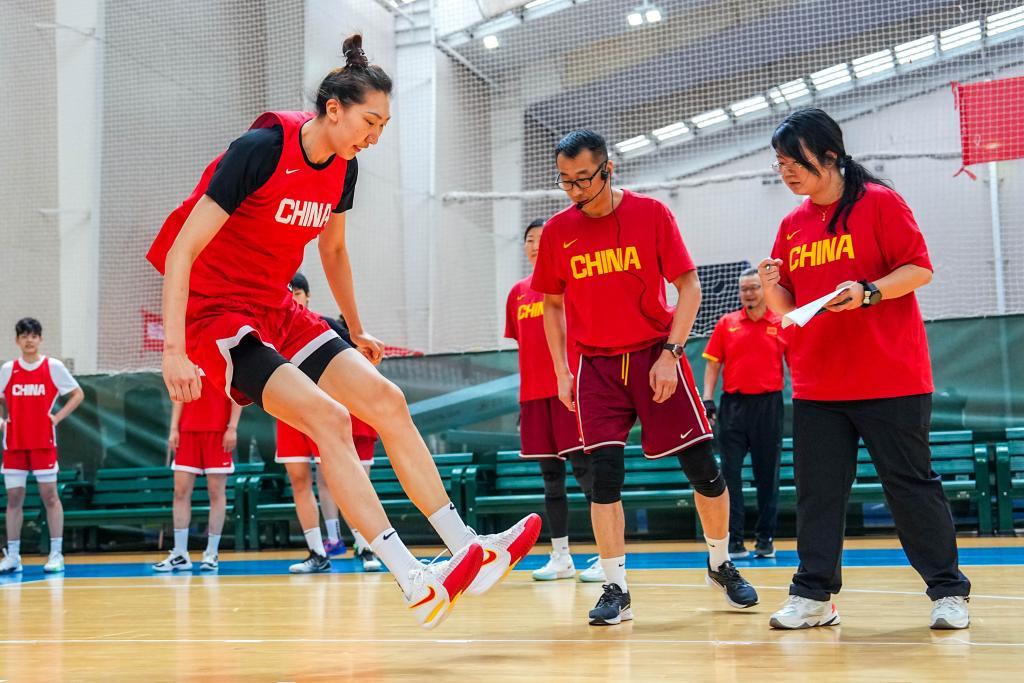 中國女籃高原集訓 “萬次投籃”再上難度