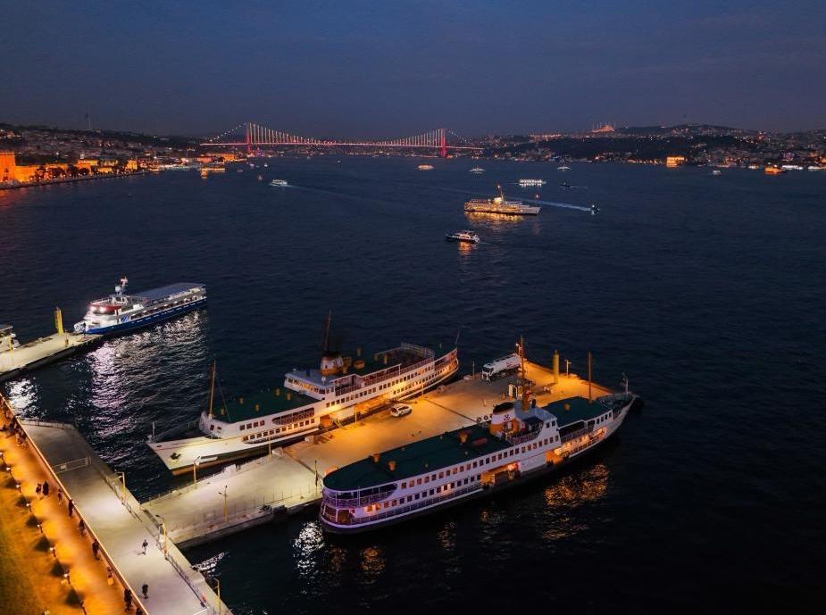 夜色中的博斯普魯斯海峽