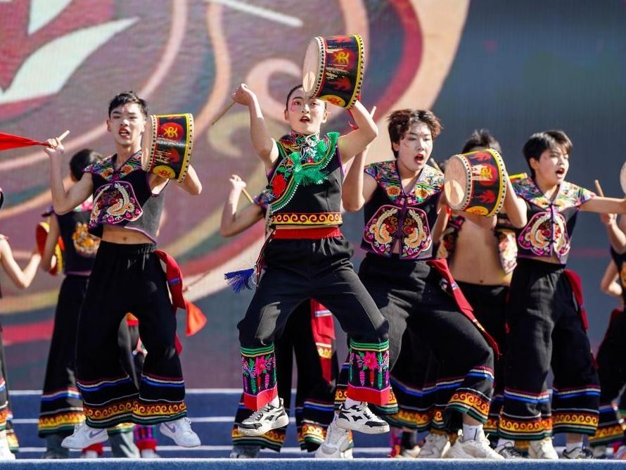 云南祿勸彝族苗族自治縣慶祝成立40周年