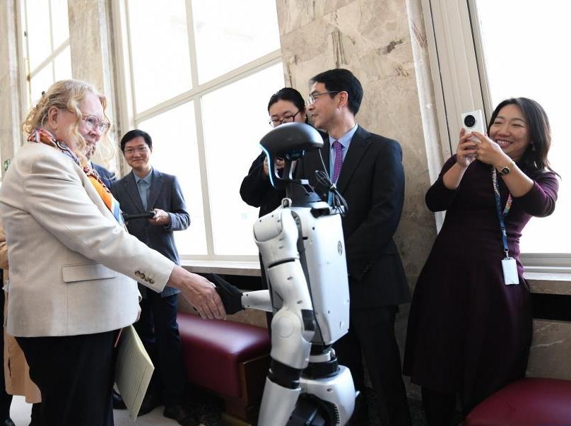 “人工智能 團結共治”高級別對話會在日內瓦舉行