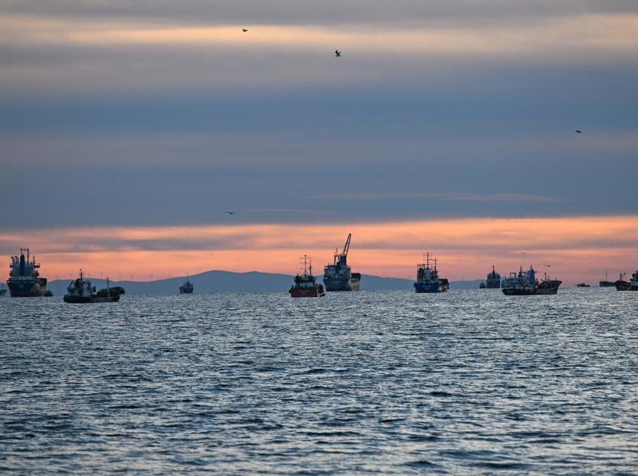 土耳其馬爾馬拉海上的泊船