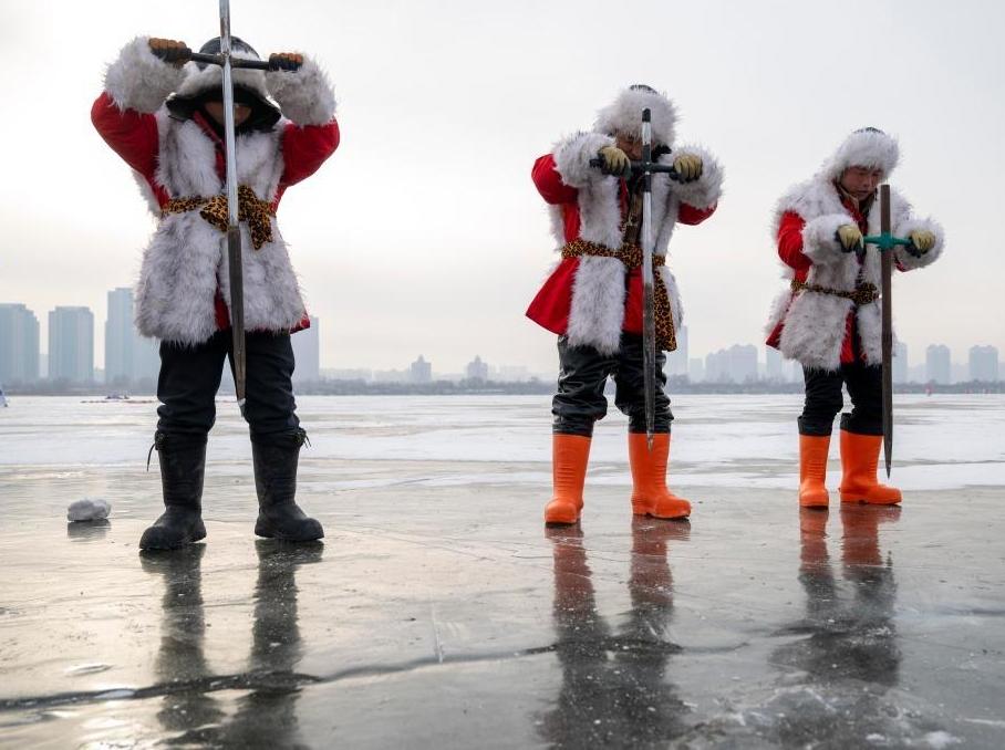 哈爾濱采冰節啟幕 “冰城”進入采冰季