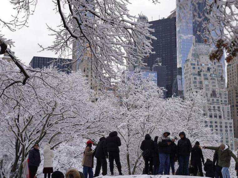 紐約迎來今冬首場降雪