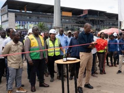 中企承建的莫桑比克道路項目交付使用