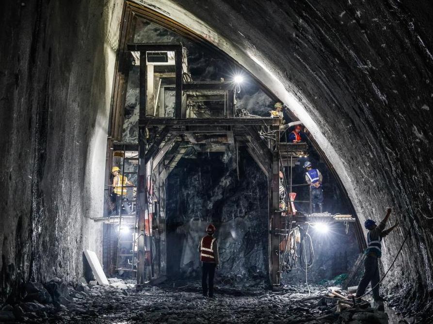 深圳外環田頭山隧道群開挖大斷面