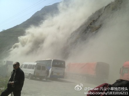 網(wǎng)友稱汶川附近山體滑坡交警回應(yīng)：暫未接警（圖）