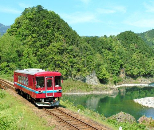 日本推出“相親列車”為單身男女創(chuàng)造戀愛機(jī)會(huì)