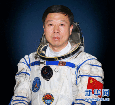 神舟九號三位航天員標準照及簡歷