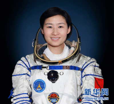 神舟九號三位航天員標準照及簡歷