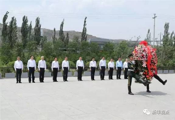習近平：請鄉親們同黨中央一起 擼起袖子加油干
