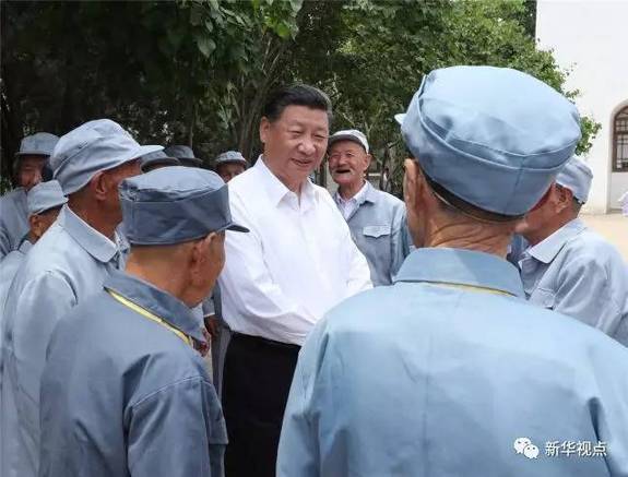習近平：請鄉親們同黨中央一起 擼起袖子加油干