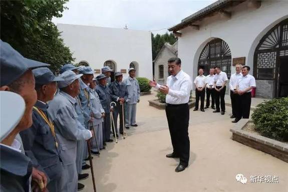 習近平：請鄉親們同黨中央一起 擼起袖子加油干