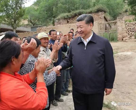 習近平：請鄉親們同黨中央一起 擼起袖子加油干