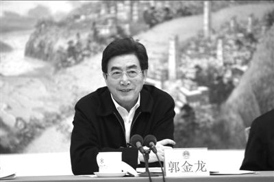 郭金龍參加東城團和解放軍團討論。本報記者王海欣攝