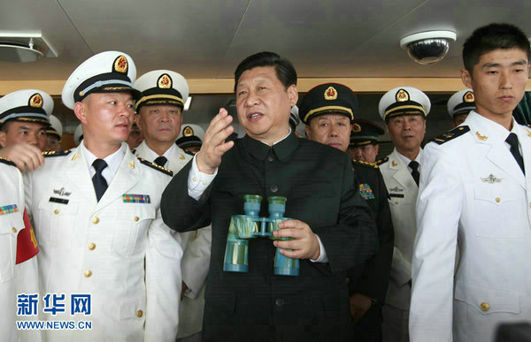 資料圖：習近平在海軍“海口艦”上考察。