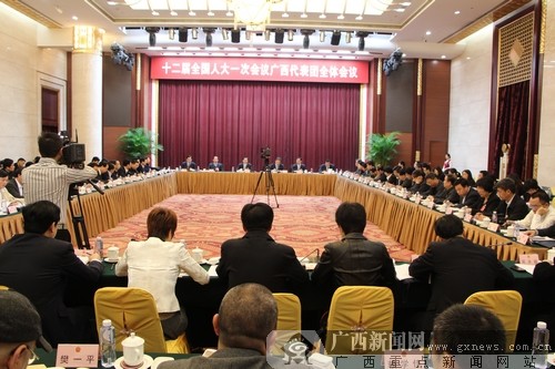 3月9日，廣西代表團舉行全體會議，審議全國人大常委會工作報告。廣西新聞網(wǎng)記者 楊鄭寶攝