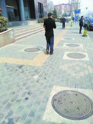 北京紅廟路口400米馬路上有200個井蓋(圖)