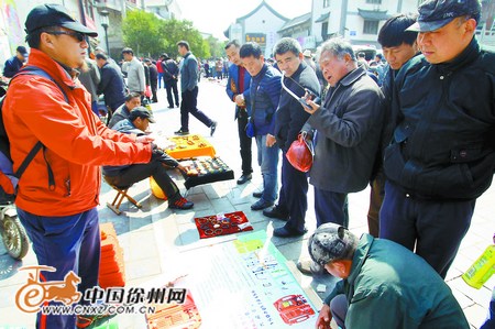 男子揣35元“窮游”中國　一路干幾十種工作