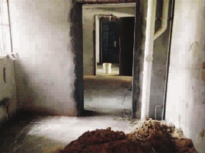 底樓業主敲墻打通儲藏室裝修樓上住戶憂心忡忡