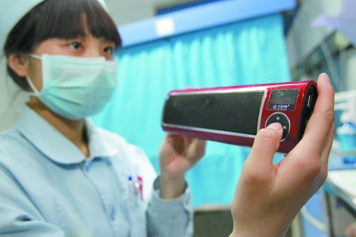 女孩火海救母被“烤焦” 媽媽準(zhǔn)備割皮救女(圖)