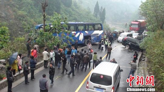 車禍現象　邱以　攝