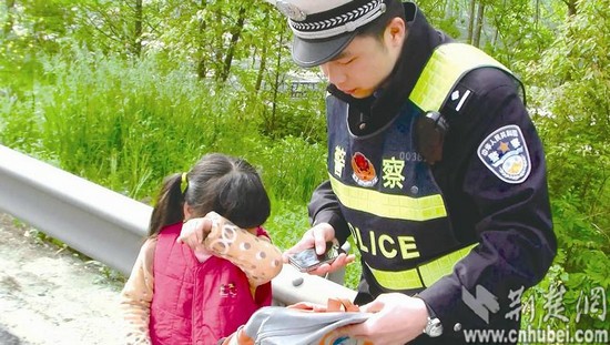 5歲女童被中年女拐走對民警大喊:她不是我媽媽