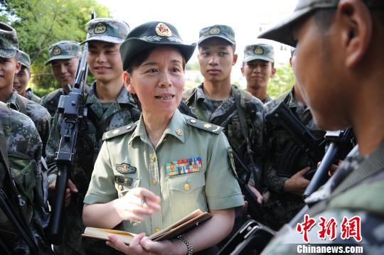 女軍醫王靜：看一次病，就對病人負責一輩子