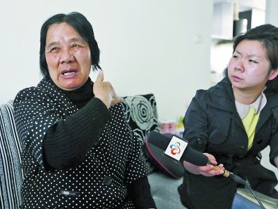 女孩做好事被銬續(xù)：涉事女子曾打砸破壞酒吧