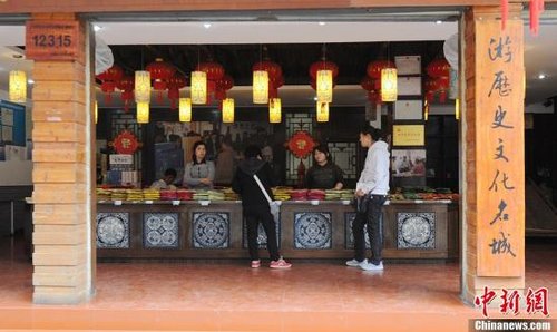 湖南鳳凰日均空床1.5萬張 官方稱新政陣痛必然