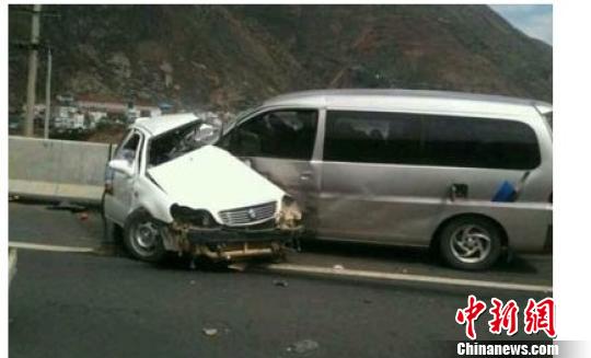 四川雅西高速發生通車來最大交通事故致5死12傷