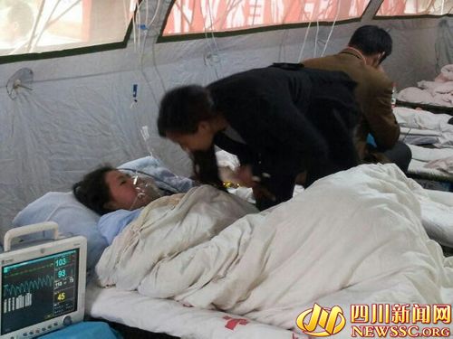 寶興縣12歲女孩被埋后從廢墟中獨(dú)自爬出