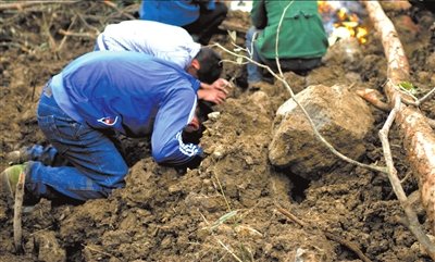 高三學子尋找失蹤父親：活要見人死要見尸
