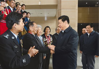 習(xí)近平：發(fā)揮工人主力軍作用 靠誠實勞動創(chuàng)未來