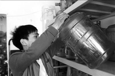 農(nóng)夫山泉被指未出示質(zhì)量報告 北京多數(shù)水站下架